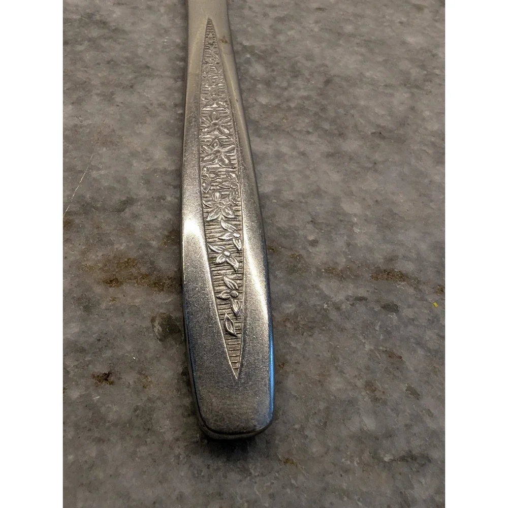 N/A knives spoons